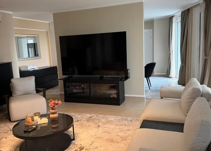 Lux Penthouse With Pool شقة