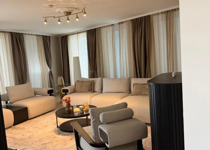 Lux Penthouse With Pool شقة *